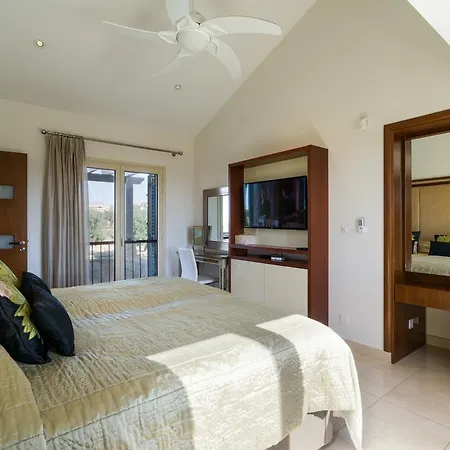 Villa 5 Bedroom Villa Rio With Large Private Pool And Hot Tub, Aphrodite Hills Resort *