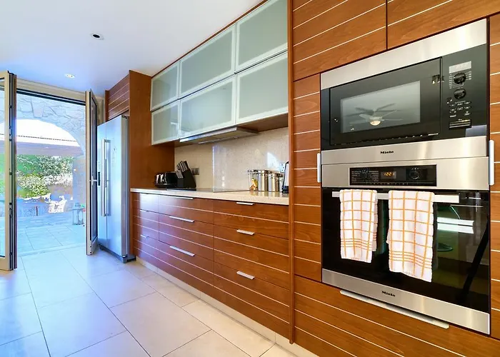 5 Bedroom Rio With Large Private Pool And Hot Tub, Aphrodite Hills Kouklia