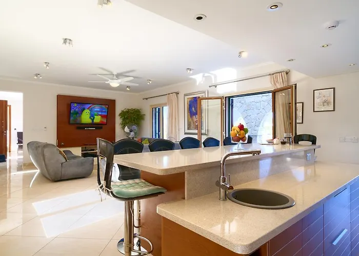 Villa 5 Bedroom Rio With Large Private Pool And Hot Tub, Aphrodite Hills *